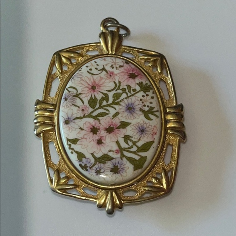 Vintage J.J. Floral and gold tone perfume pendant Locket
